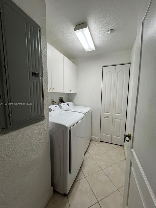 For Rent: $3,100 (3 beds, 2 baths, 1710 Square Feet)