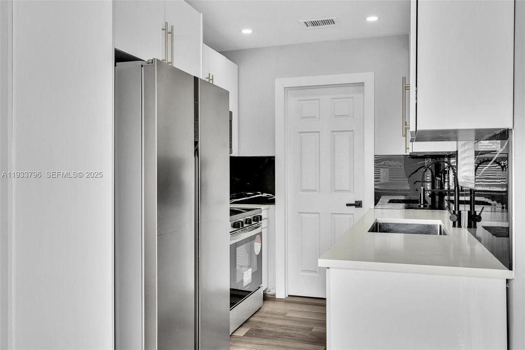 For Rent: $2,200 (2 beds, 1 baths, 1885 Square Feet)