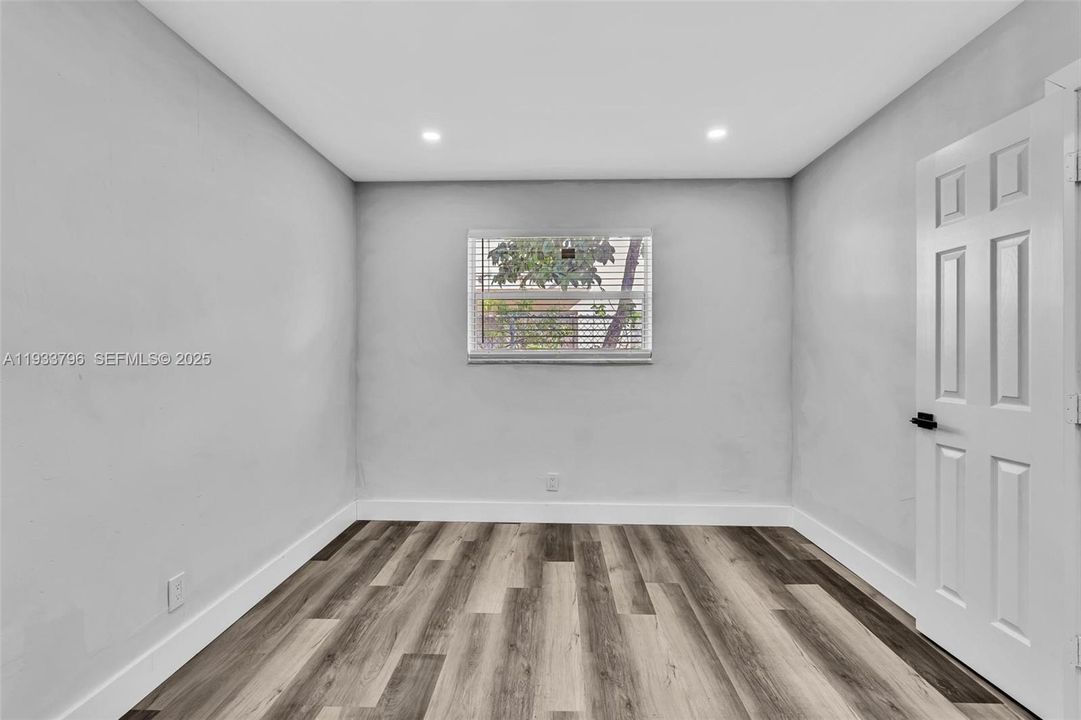 For Rent: $2,200 (2 beds, 1 baths, 1885 Square Feet)