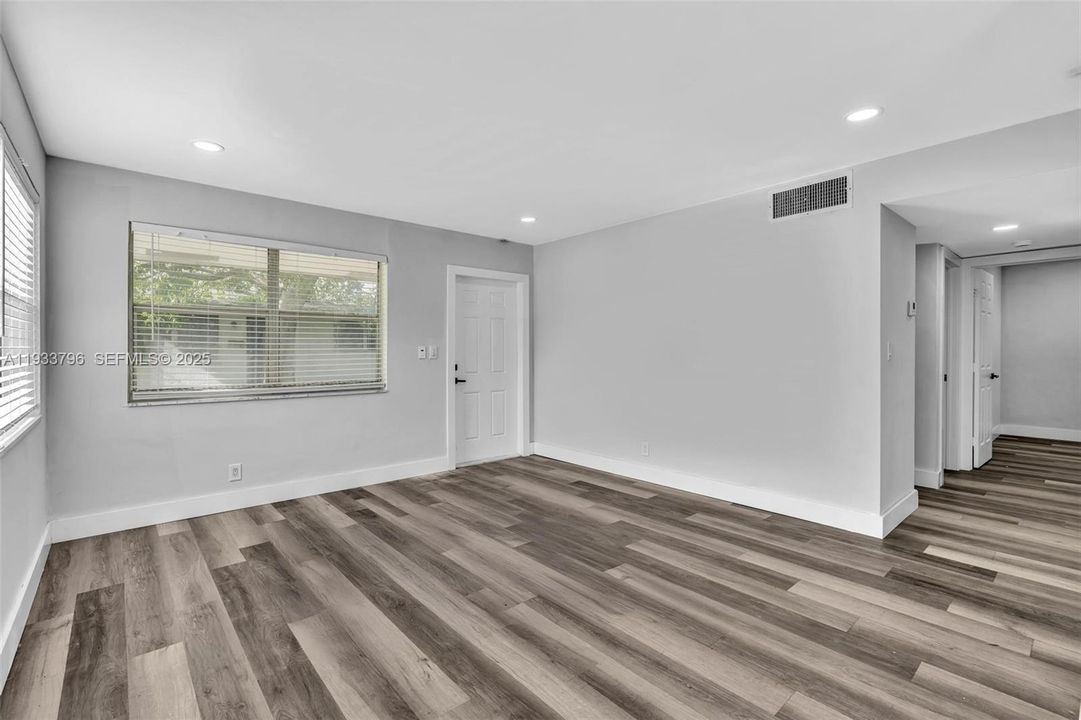 For Rent: $2,200 (2 beds, 1 baths, 1885 Square Feet)