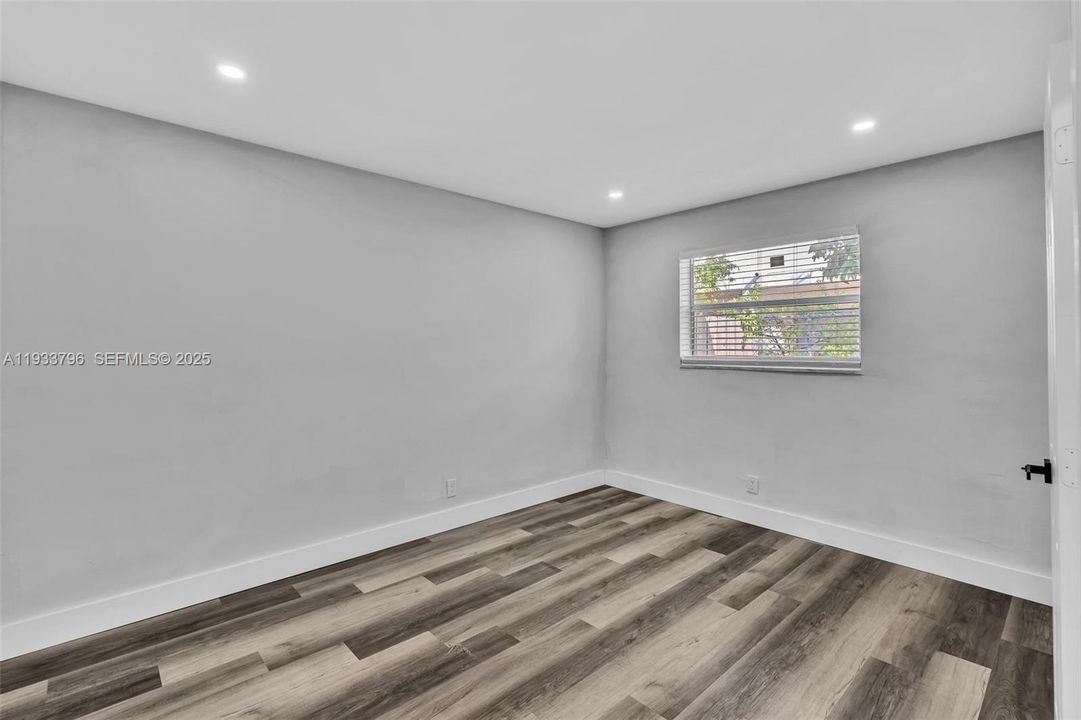 For Rent: $2,200 (2 beds, 1 baths, 1885 Square Feet)