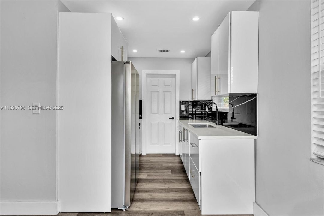 For Rent: $2,200 (2 beds, 1 baths, 1885 Square Feet)