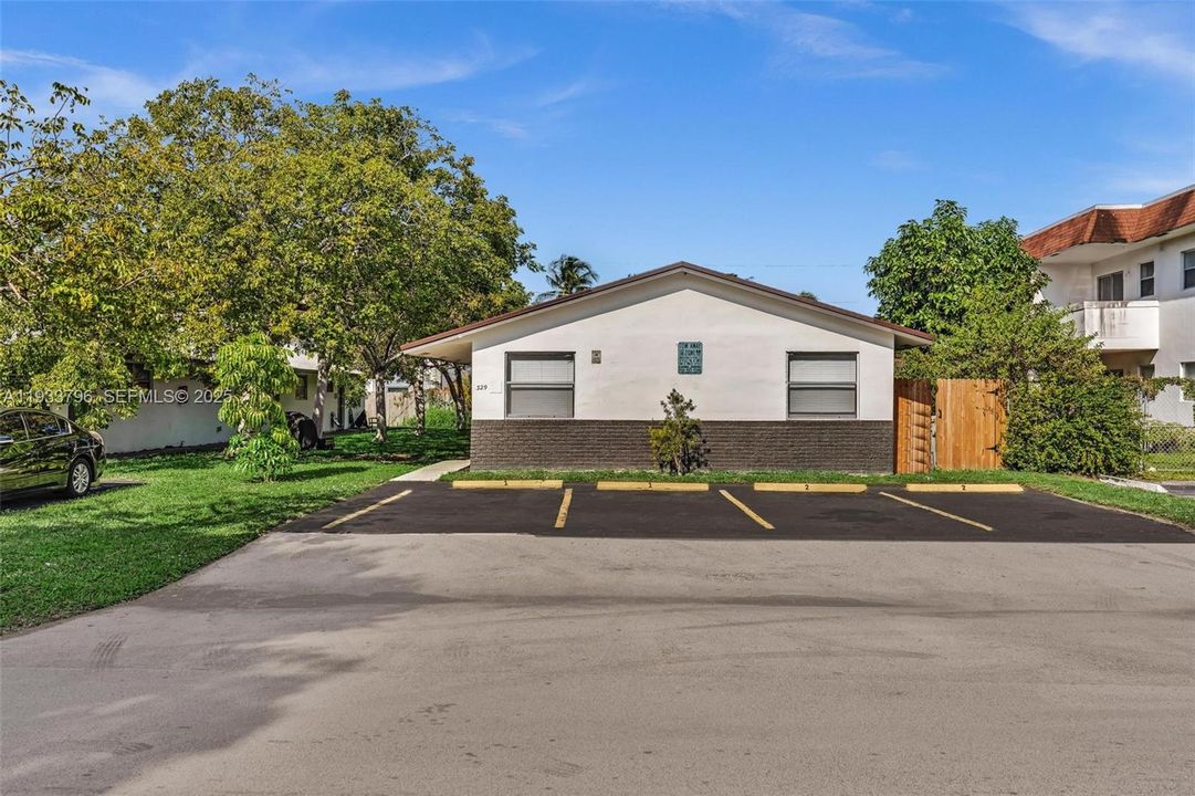 For Rent: $2,200 (2 beds, 1 baths, 1885 Square Feet)