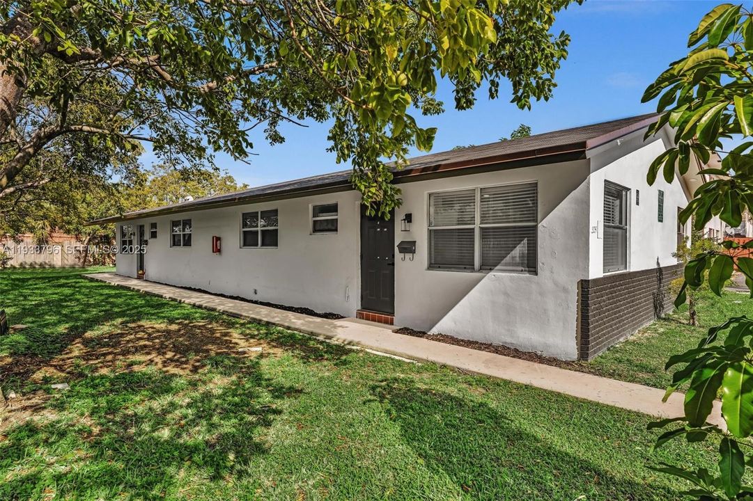 For Rent: $2,200 (2 beds, 1 baths, 1885 Square Feet)