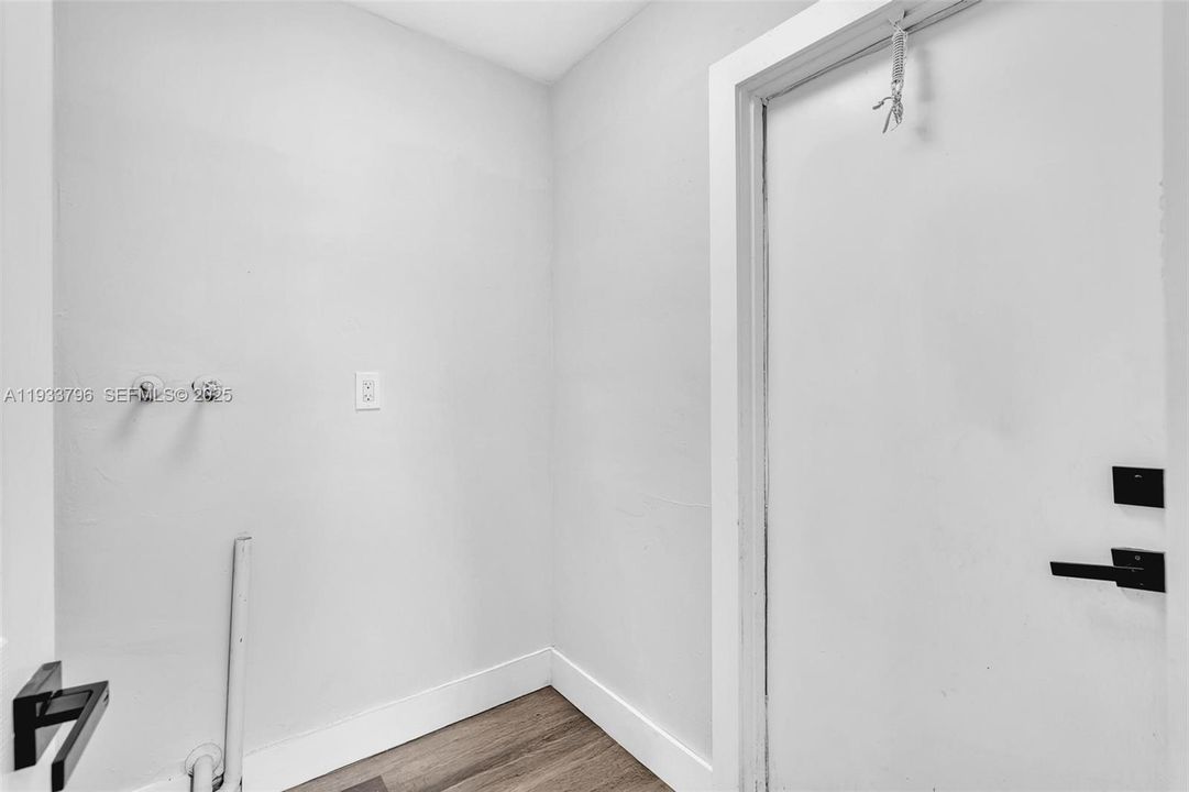 For Rent: $2,200 (2 beds, 1 baths, 1885 Square Feet)