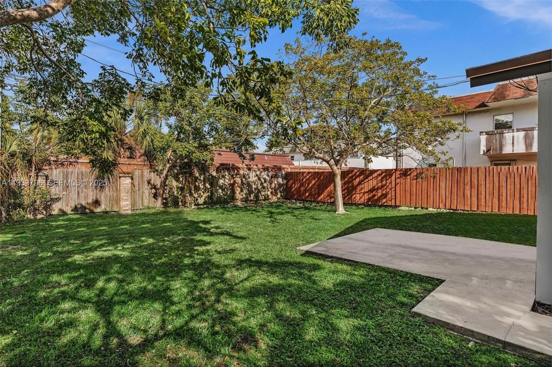 For Rent: $2,200 (2 beds, 1 baths, 1885 Square Feet)