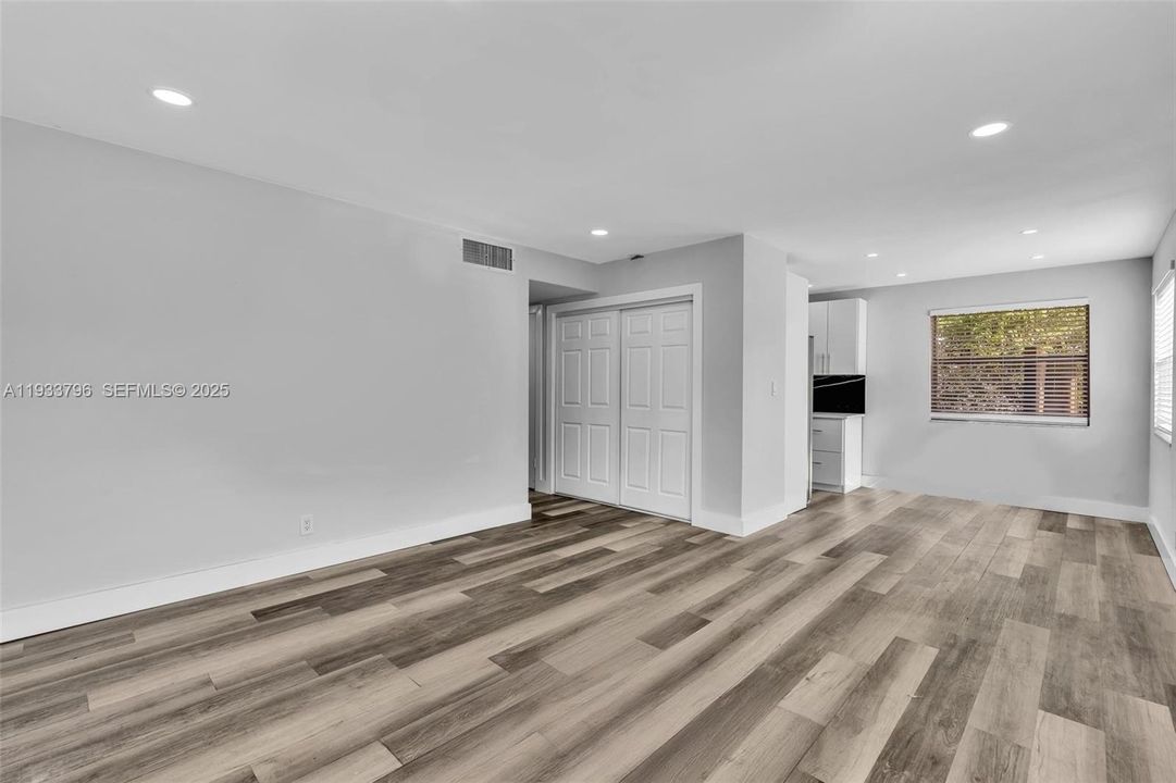 For Rent: $2,200 (2 beds, 1 baths, 1885 Square Feet)