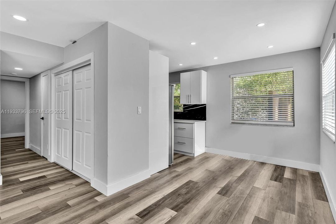 For Rent: $2,200 (2 beds, 1 baths, 1885 Square Feet)