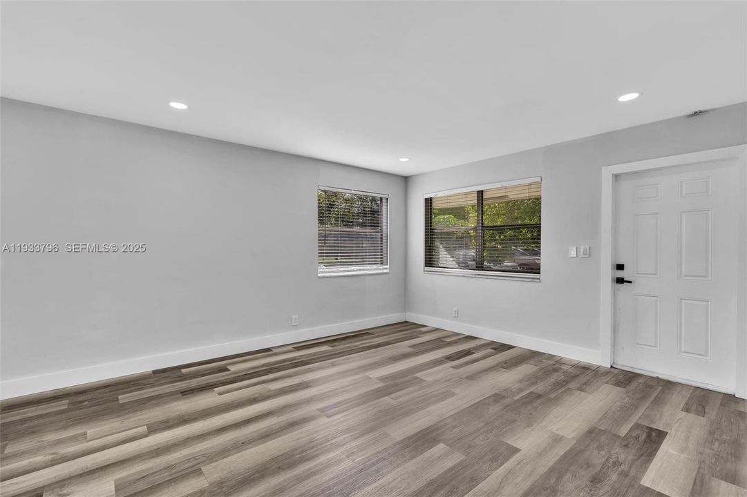 For Rent: $2,200 (2 beds, 1 baths, 1885 Square Feet)