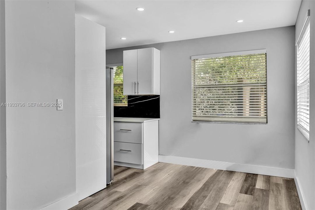 For Rent: $2,200 (2 beds, 1 baths, 1885 Square Feet)