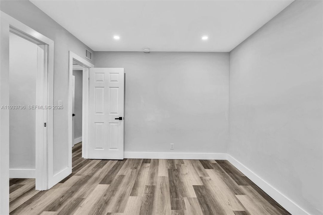 For Rent: $2,200 (2 beds, 1 baths, 1885 Square Feet)