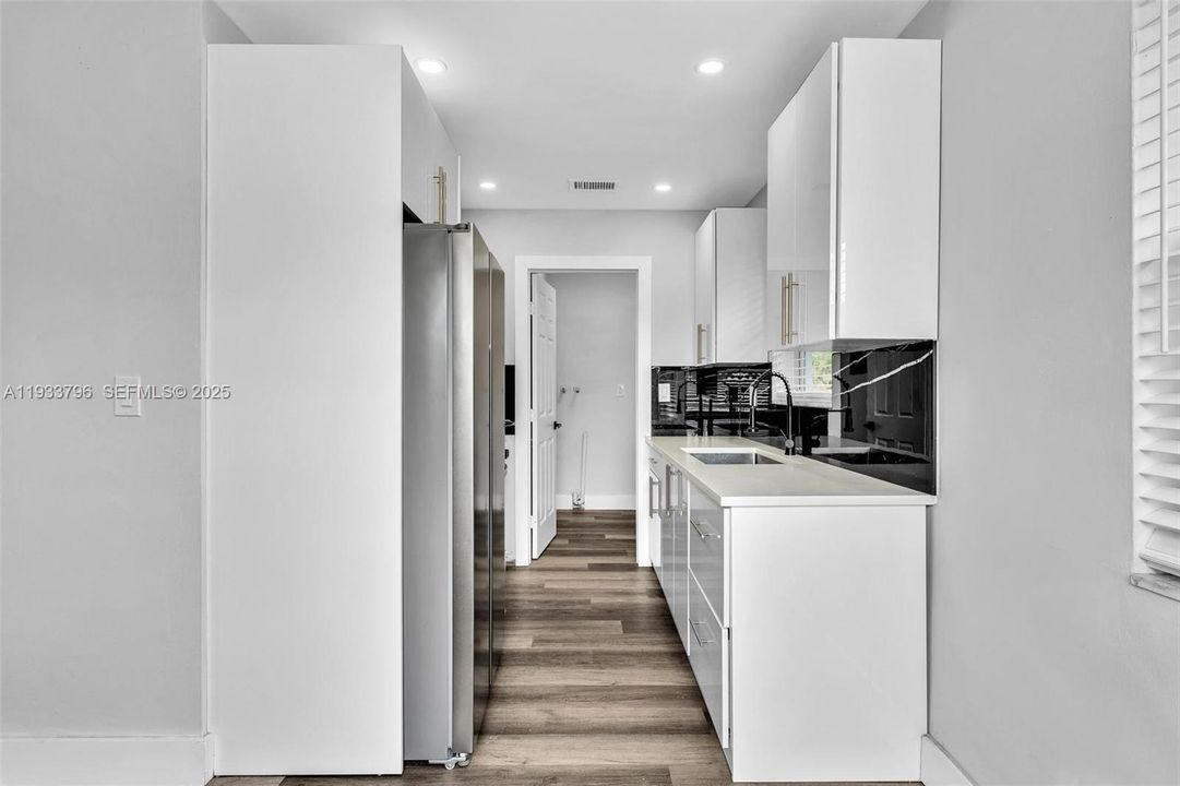 For Rent: $2,200 (2 beds, 1 baths, 1885 Square Feet)