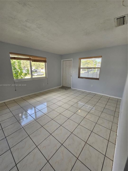 For Rent: $2,700 (3 beds, 2 baths, 2209 Square Feet)