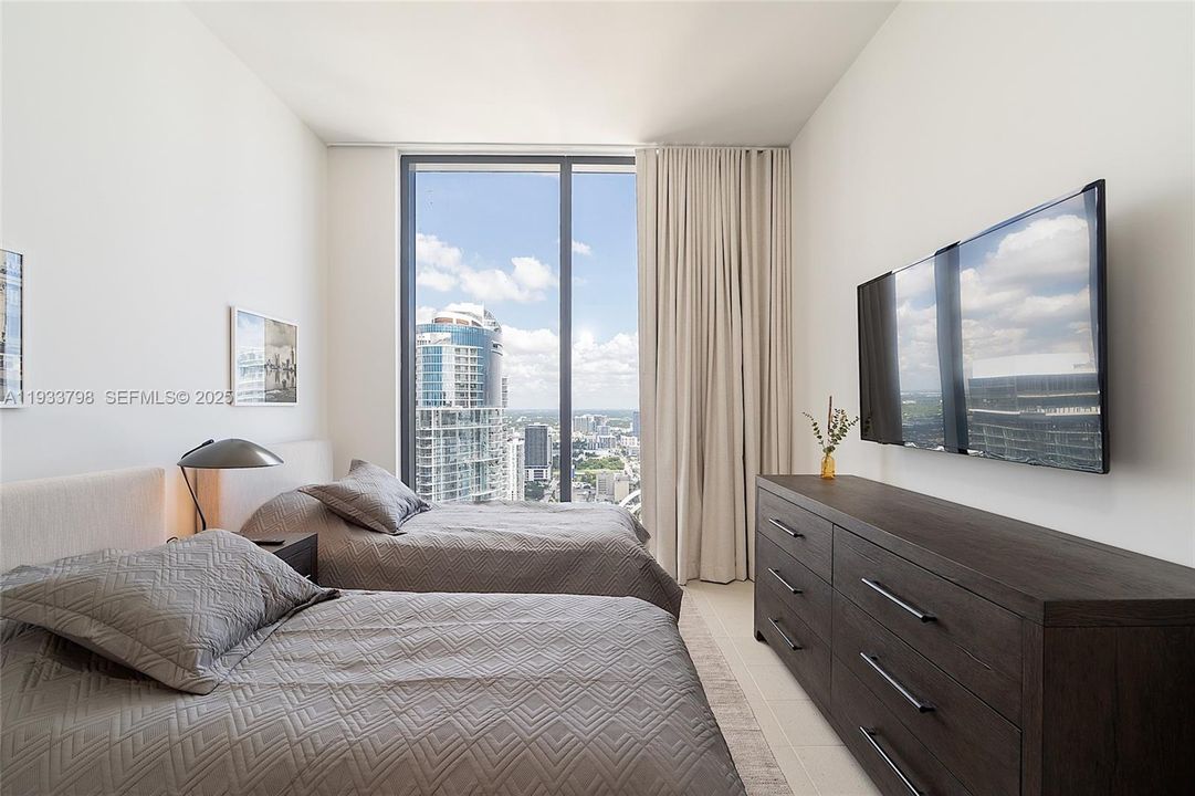 For Sale: $1,700,000 (3 beds, 2 baths, 1246 Square Feet)