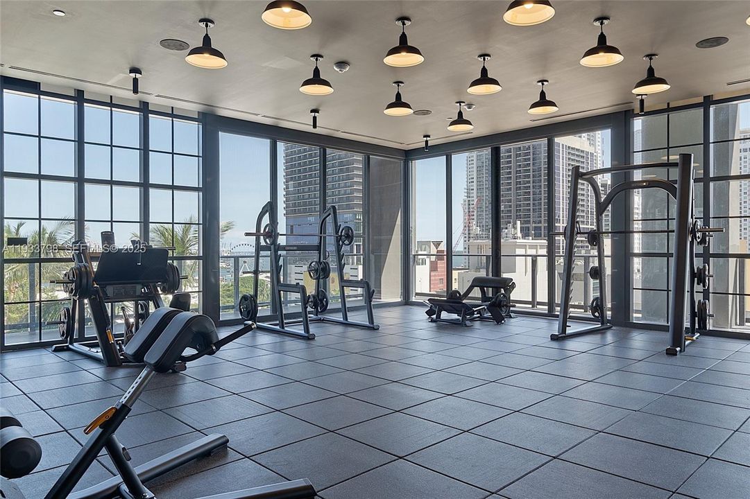 For Sale: $1,700,000 (3 beds, 2 baths, 1246 Square Feet)