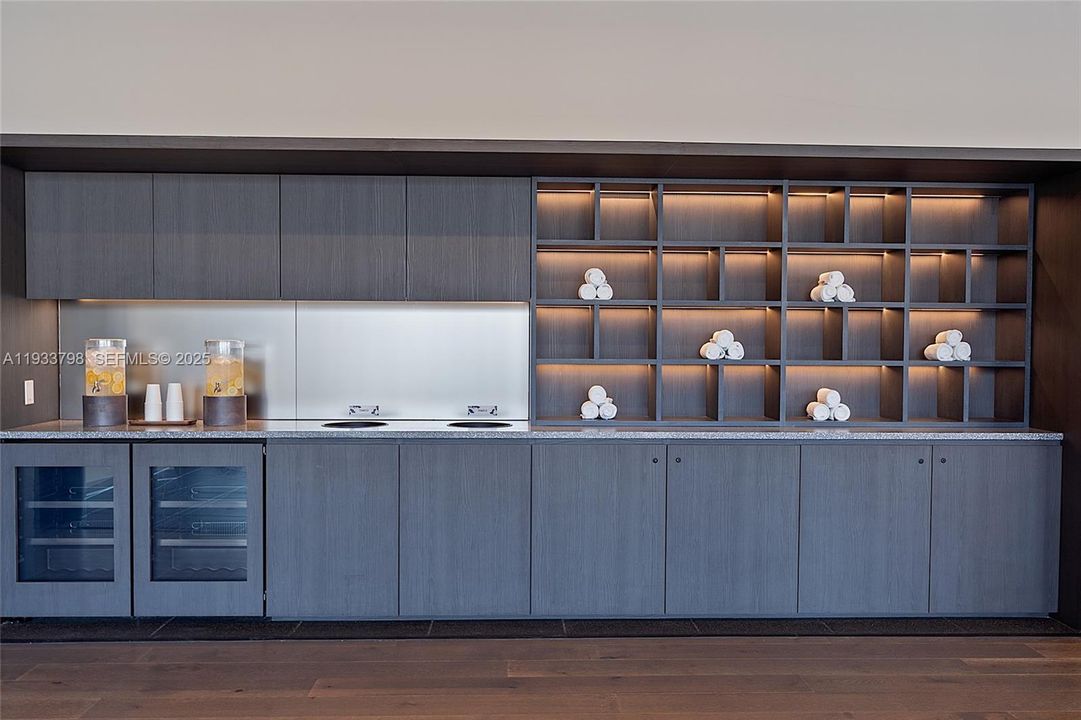 For Sale: $1,700,000 (3 beds, 2 baths, 1246 Square Feet)