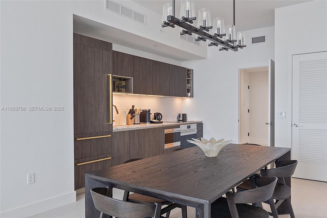 For Sale: $1,700,000 (3 beds, 2 baths, 1246 Square Feet)