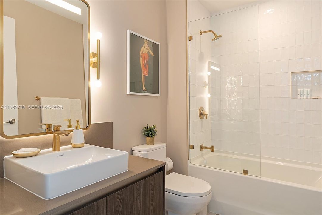 For Sale: $1,700,000 (3 beds, 2 baths, 1246 Square Feet)