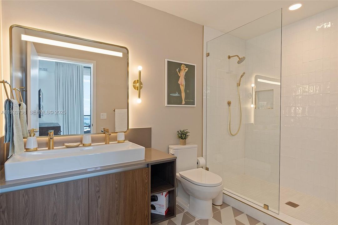 For Sale: $1,700,000 (3 beds, 2 baths, 1246 Square Feet)