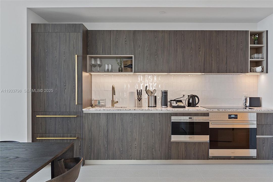 For Sale: $1,700,000 (3 beds, 2 baths, 1246 Square Feet)