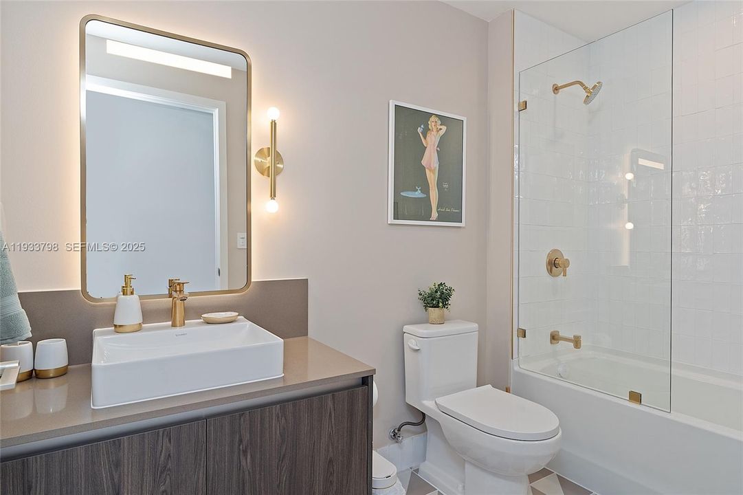 For Sale: $1,700,000 (3 beds, 2 baths, 1246 Square Feet)