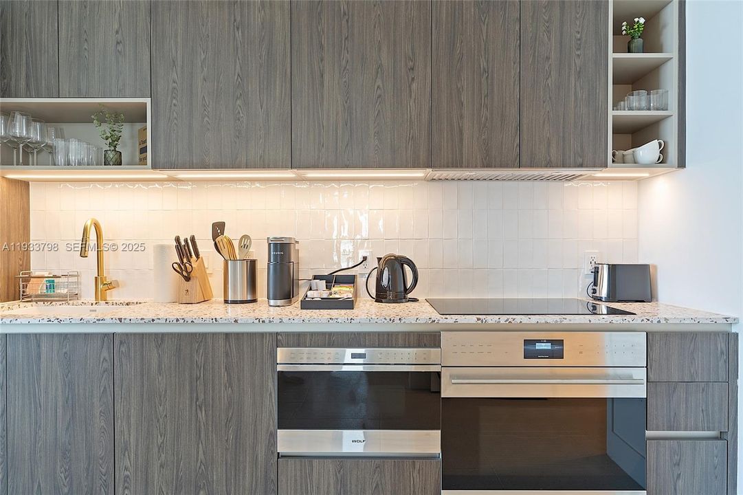 For Sale: $1,700,000 (3 beds, 2 baths, 1246 Square Feet)