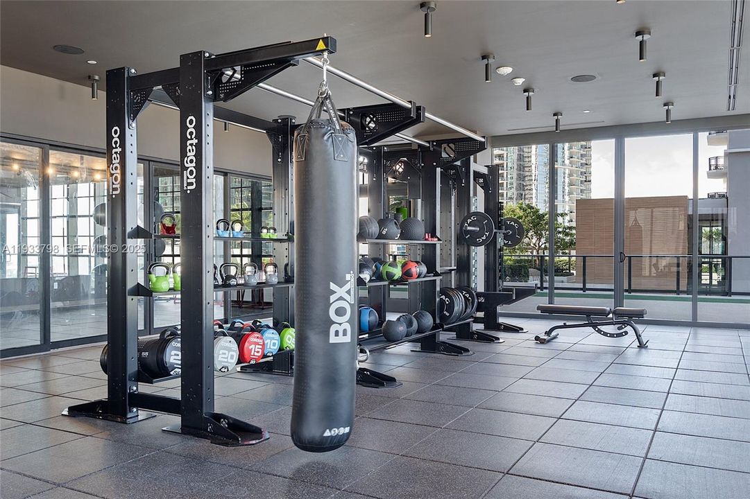 For Sale: $1,700,000 (3 beds, 2 baths, 1246 Square Feet)