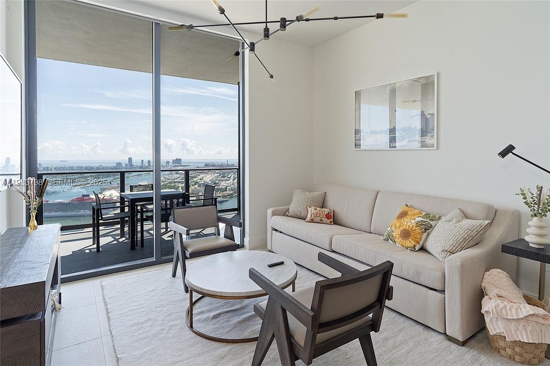 For Sale: $1,700,000 (3 beds, 2 baths, 1246 Square Feet)