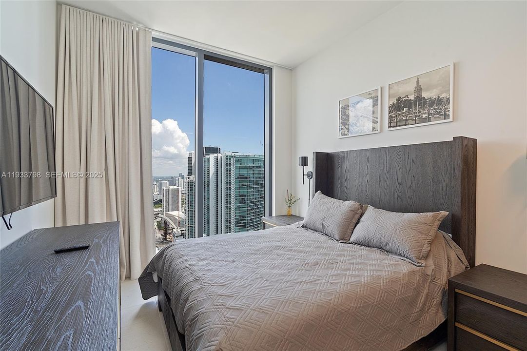 For Sale: $1,700,000 (3 beds, 2 baths, 1246 Square Feet)