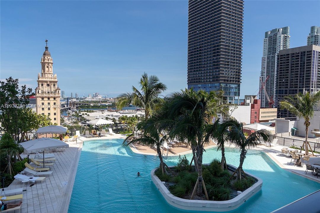 For Sale: $1,700,000 (3 beds, 2 baths, 1246 Square Feet)