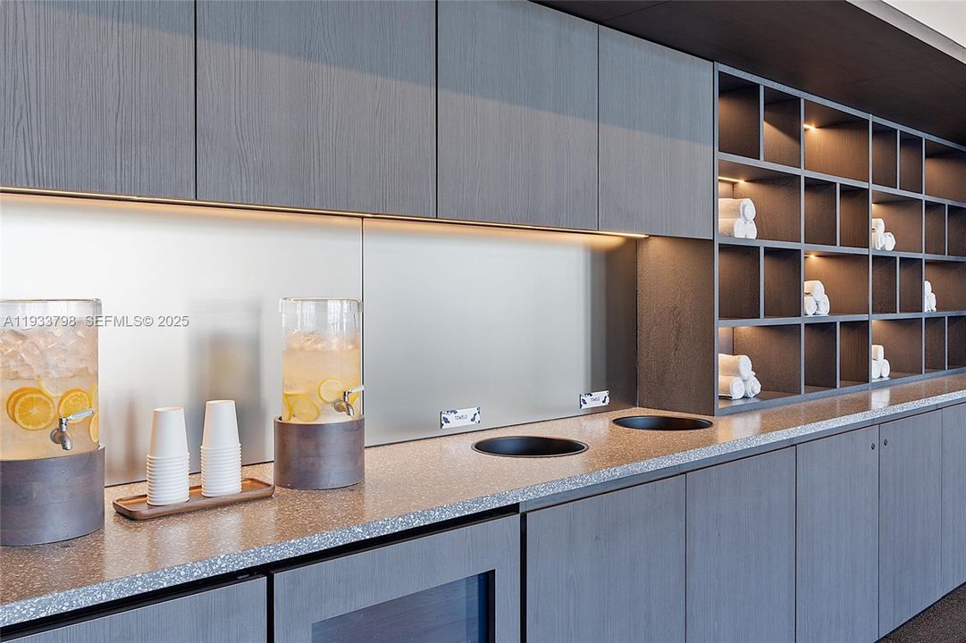 For Sale: $1,700,000 (3 beds, 2 baths, 1246 Square Feet)