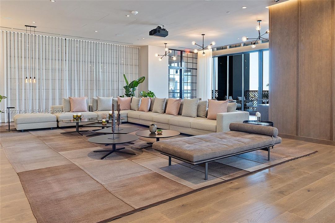 For Sale: $1,700,000 (3 beds, 2 baths, 1246 Square Feet)