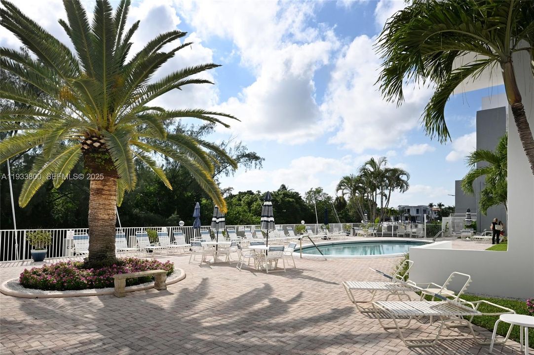 В аренду: $2,500 (2 спален, 2 ванн, 835 Квадратных фут)