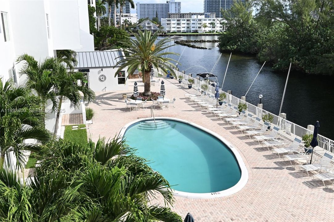 В аренду: $2,500 (2 спален, 2 ванн, 835 Квадратных фут)