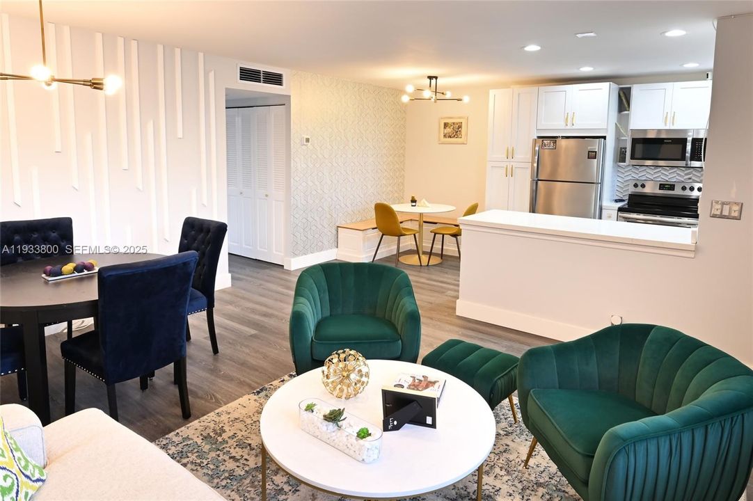 В аренду: $2,500 (2 спален, 2 ванн, 835 Квадратных фут)