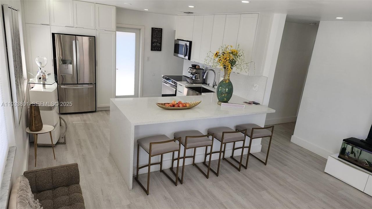 出租: $2,700 (2 贝兹, 1 浴室, 750 平方英尺)