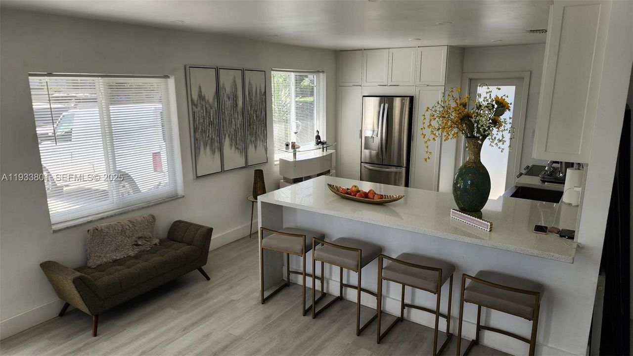 出租: $2,700 (2 贝兹, 1 浴室, 750 平方英尺)