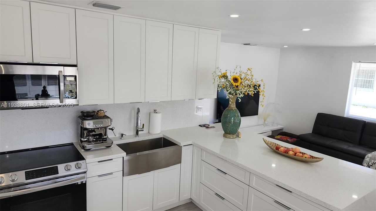 出租: $2,700 (2 贝兹, 1 浴室, 750 平方英尺)