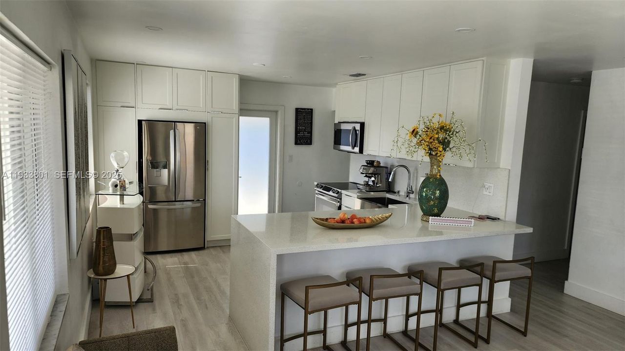 出租: $2,700 (2 贝兹, 1 浴室, 750 平方英尺)