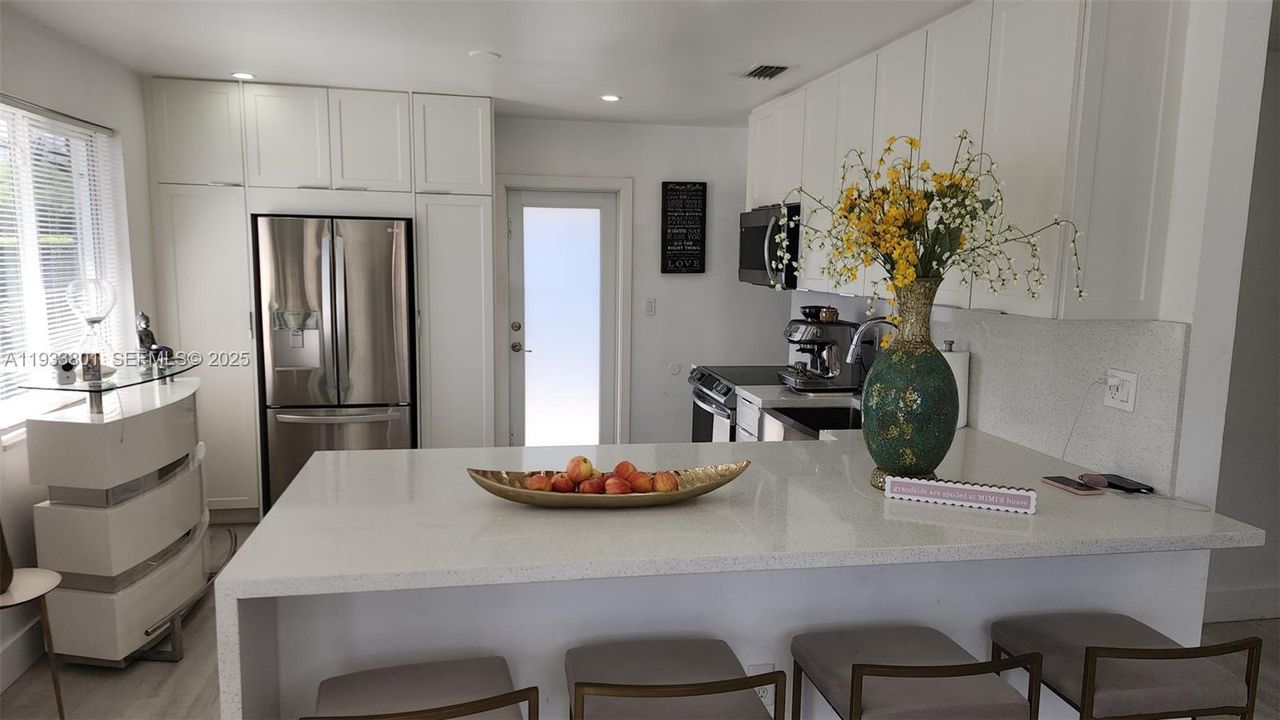 出租: $2,700 (2 贝兹, 1 浴室, 750 平方英尺)