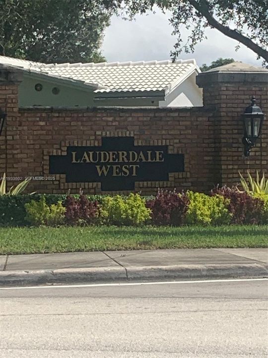 For Sale: $250,000 (2 beds, 2 baths, 1114 Square Feet)