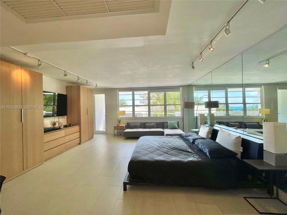 For Rent: $2,800 (0 beds, 1 baths, 530 Square Feet)