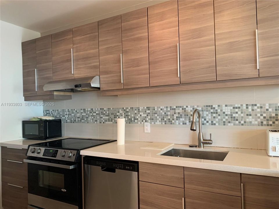 For Rent: $2,800 (0 beds, 1 baths, 530 Square Feet)