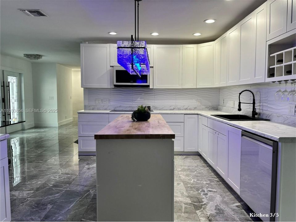 待售: $699,950 (3 贝兹, 2 浴室, 1996 平方英尺)