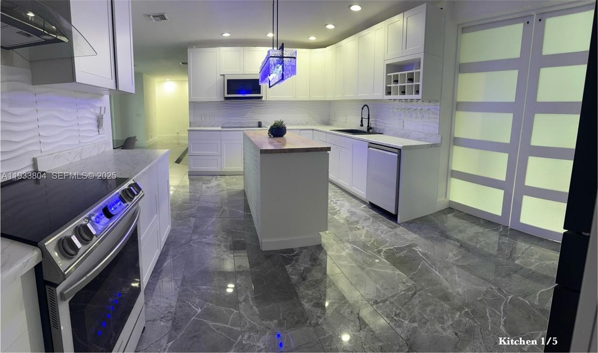 待售: $699,950 (3 贝兹, 2 浴室, 1996 平方英尺)