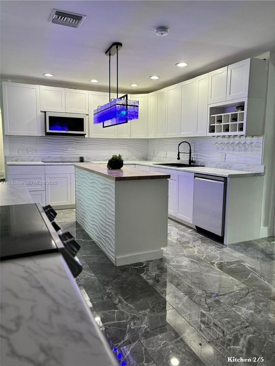 待售: $699,950 (3 贝兹, 2 浴室, 1996 平方英尺)