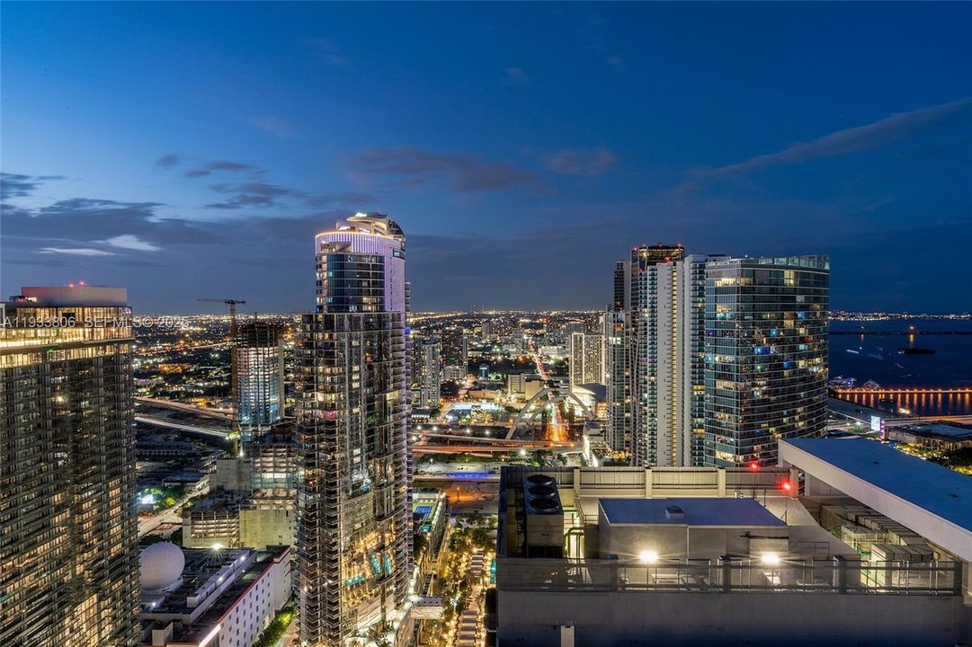 For Sale: $1,710,000 (3 beds, 2 baths, 1230 Square Feet)