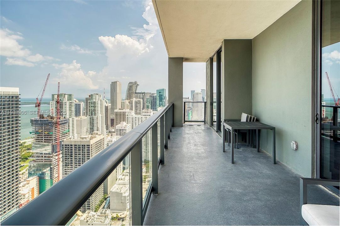 For Sale: $1,710,000 (3 beds, 2 baths, 1230 Square Feet)