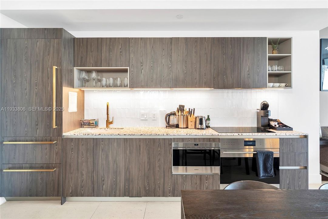 For Sale: $1,710,000 (3 beds, 2 baths, 1230 Square Feet)