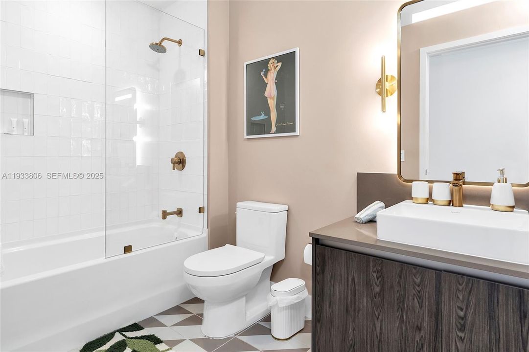 For Sale: $1,710,000 (3 beds, 2 baths, 1230 Square Feet)